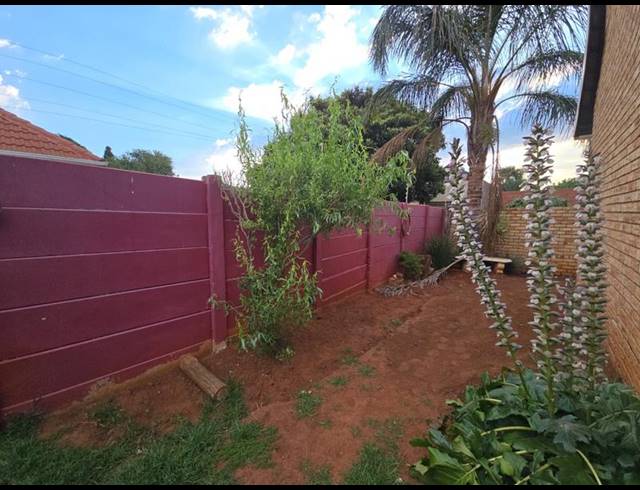 3 BEDROOM TOWNHOUSE FOR SALE IN GREENHILLS